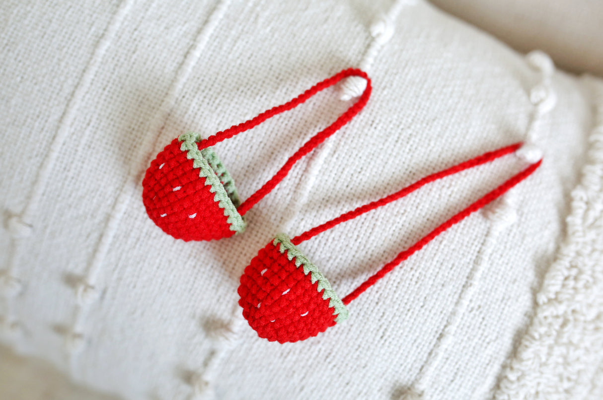 Design & Delight Gifts Crochet Crossbody Bag - Strawberry Sweetie 🍓✨
