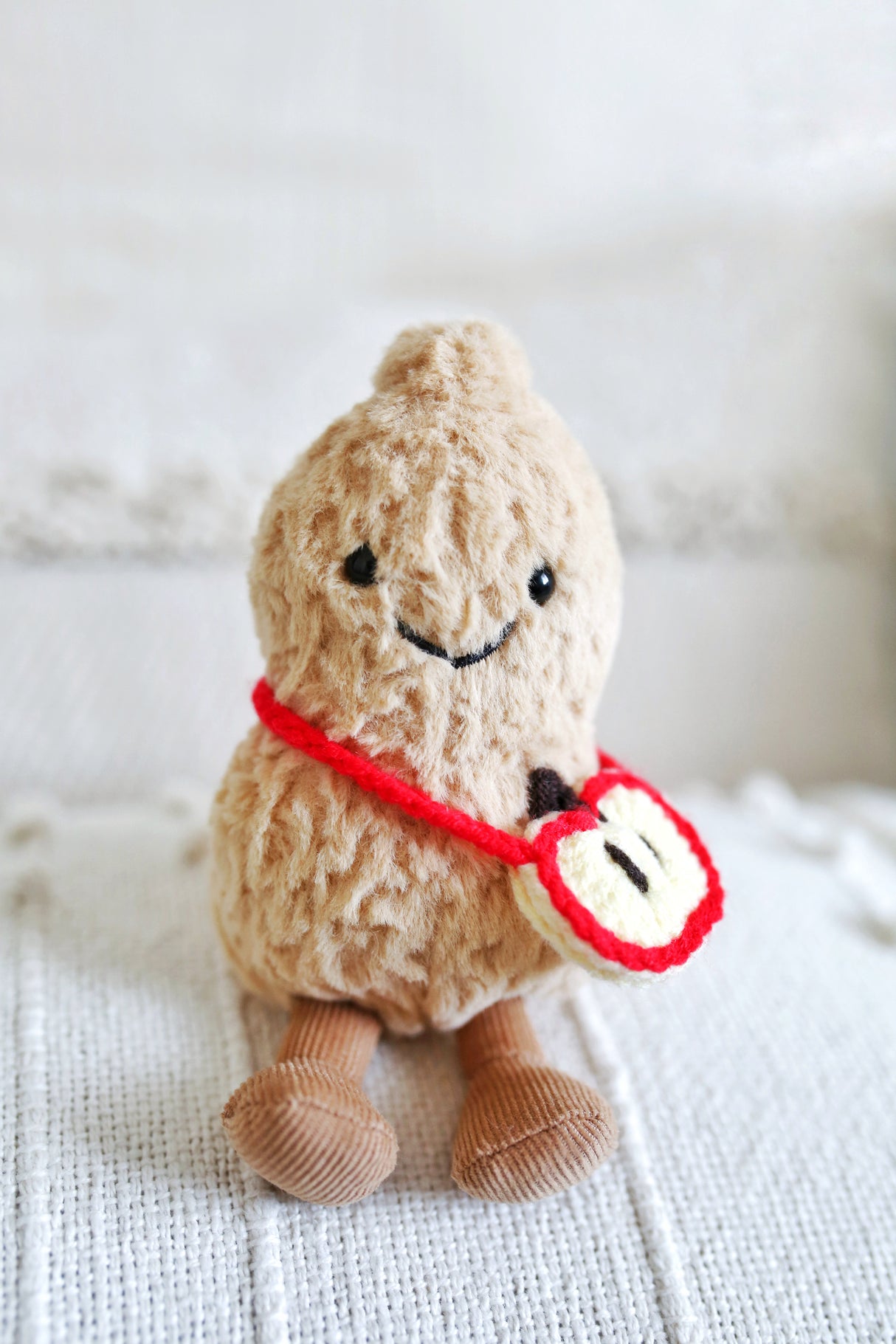 Design & Delight Gifts Crochet Crossbody Bag - Apple Slice 🍎✨