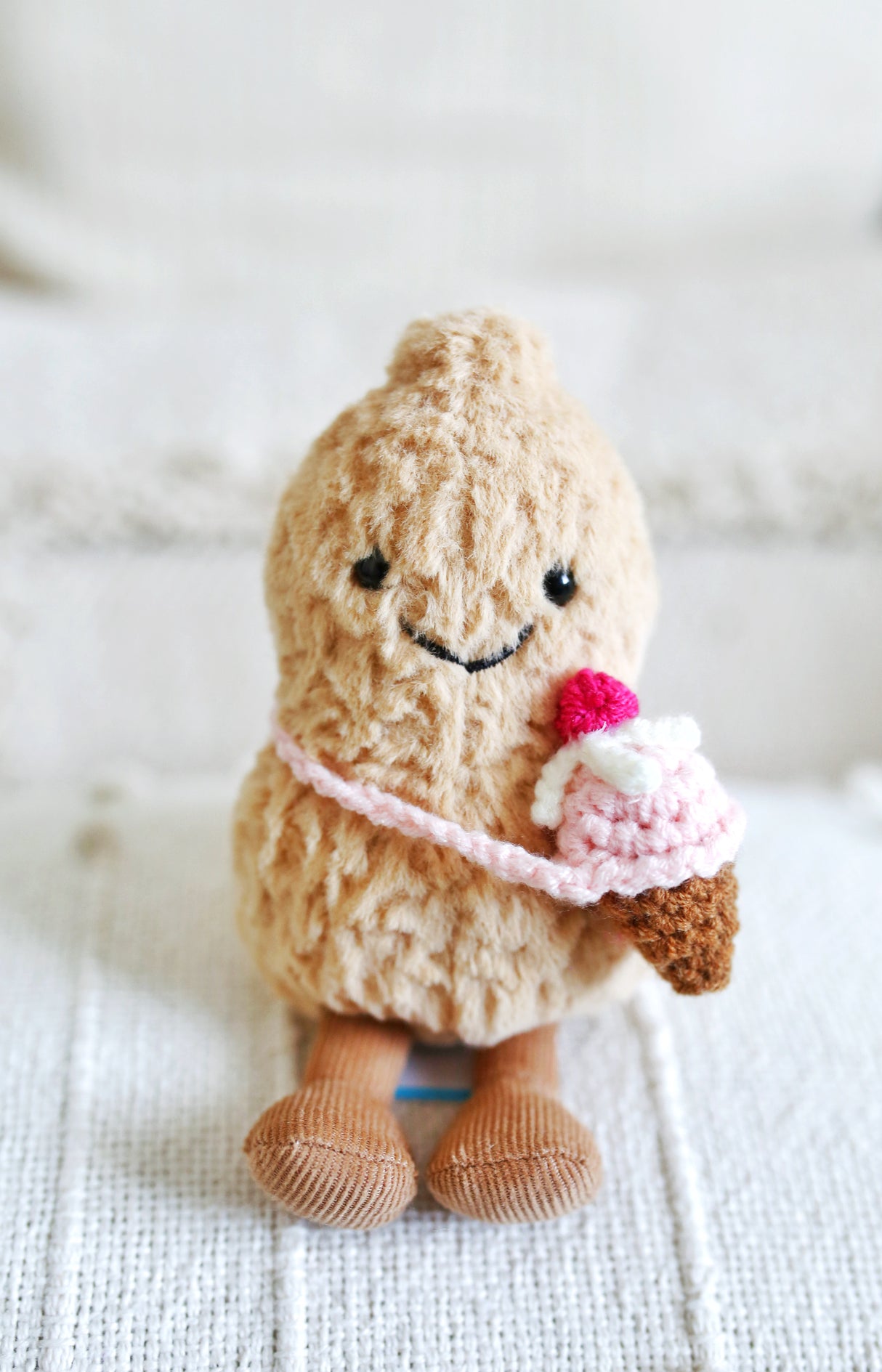 Design & Delight Gifts Crochet Crossbody Bag - Sweet Scoop ๐ฆ๐