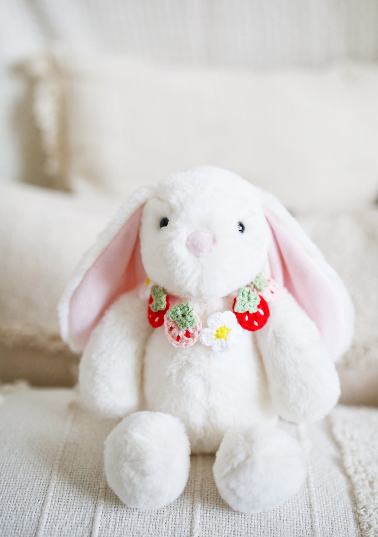 Design & Delight Gifts Crochet Bib/Collar - Strawberry Garden ππΌπΏ