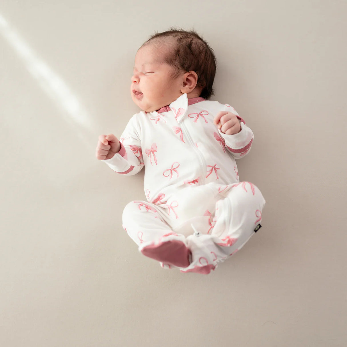 Kyte Baby Zippered Footie - Bow
