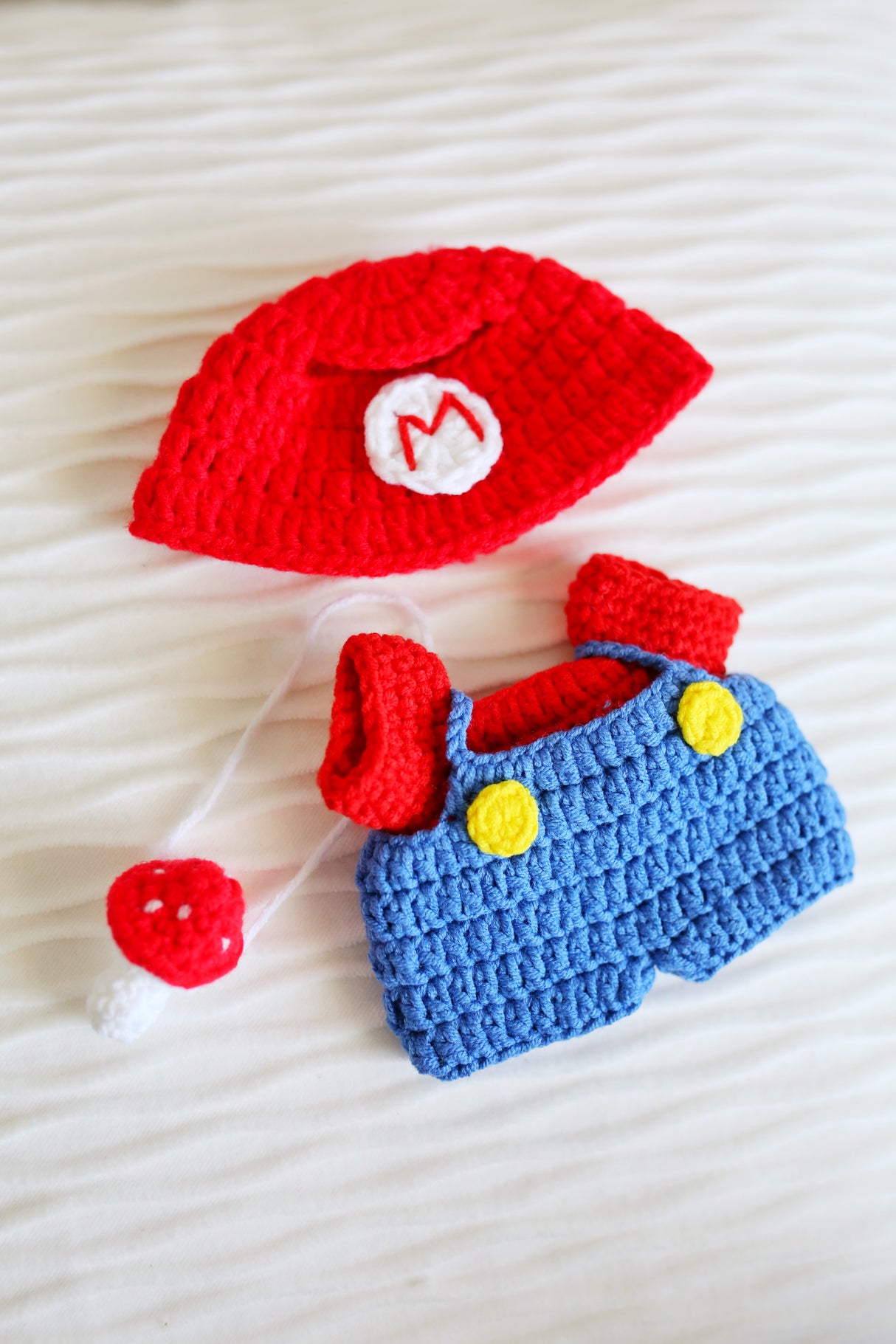 Design & Delight Gifts Crochet Outfit Set - Pixel Hero 🎮🍄⭐