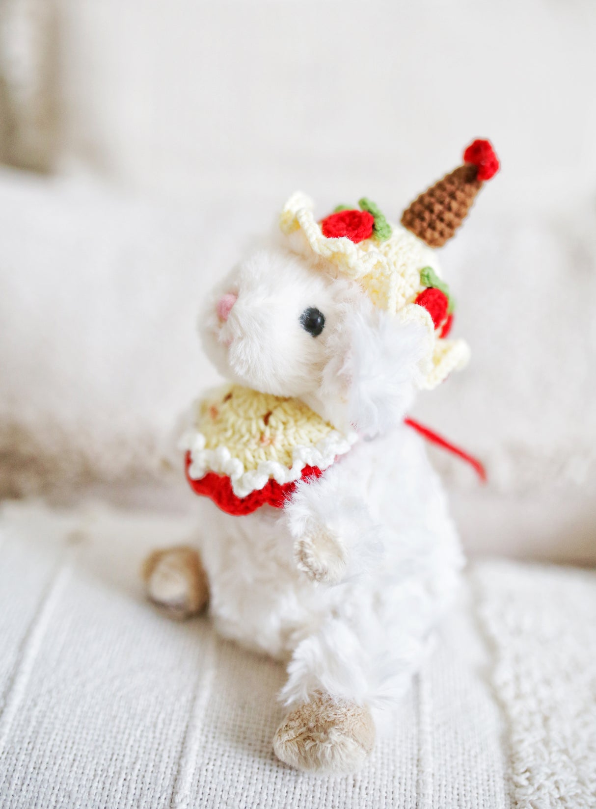 Design & Delight Gifts Crochet Outfit Set - Rose Cake Party 🎂🌹✨