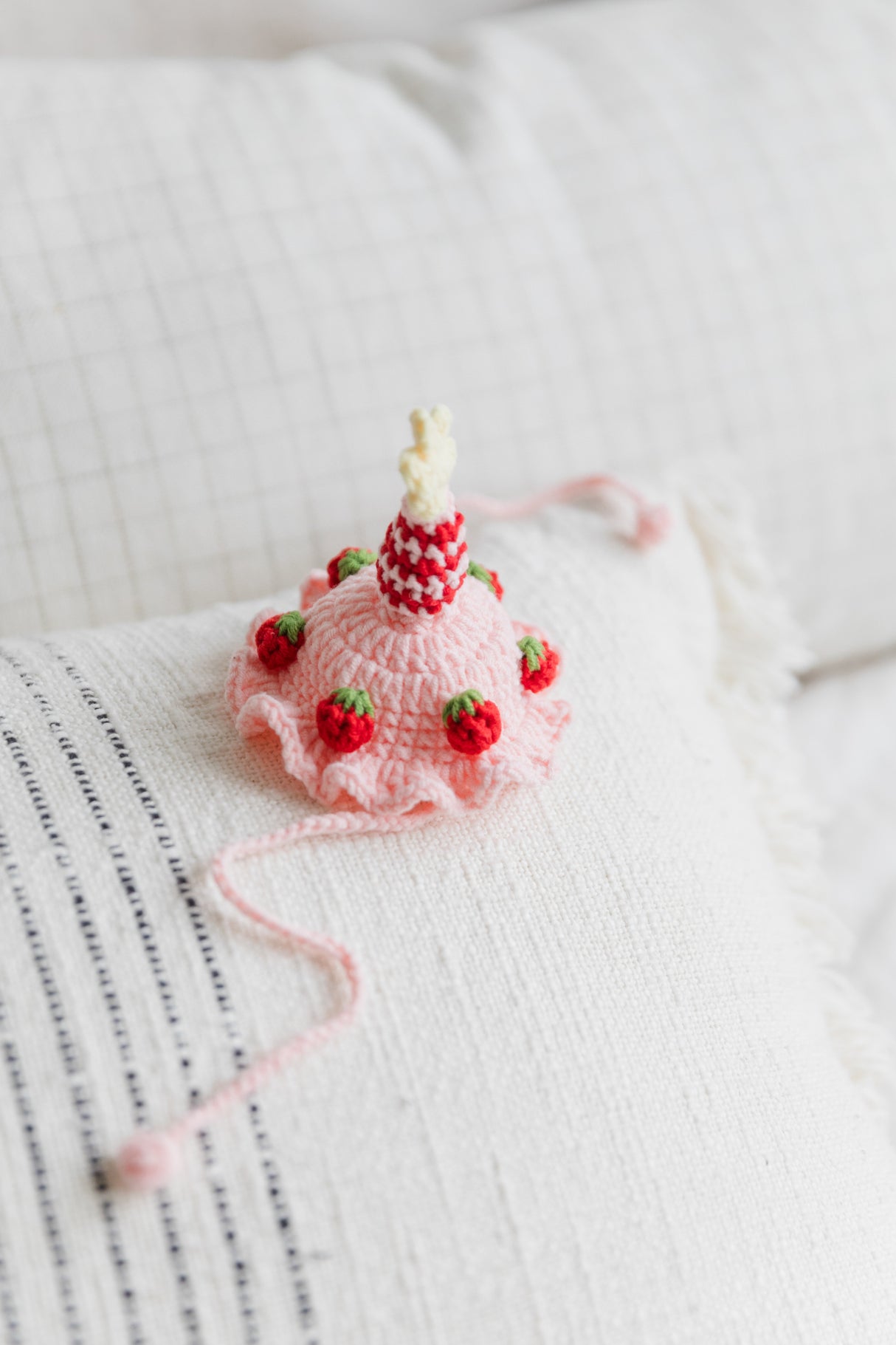 Design & Delight Gifts Crochet Outfit Set - Strawberry Party ๐๐