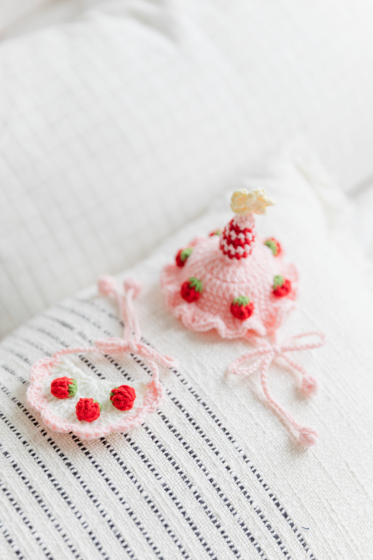 Design & Delight Gifts Crochet Outfit Set - Strawberry Party ๐๐