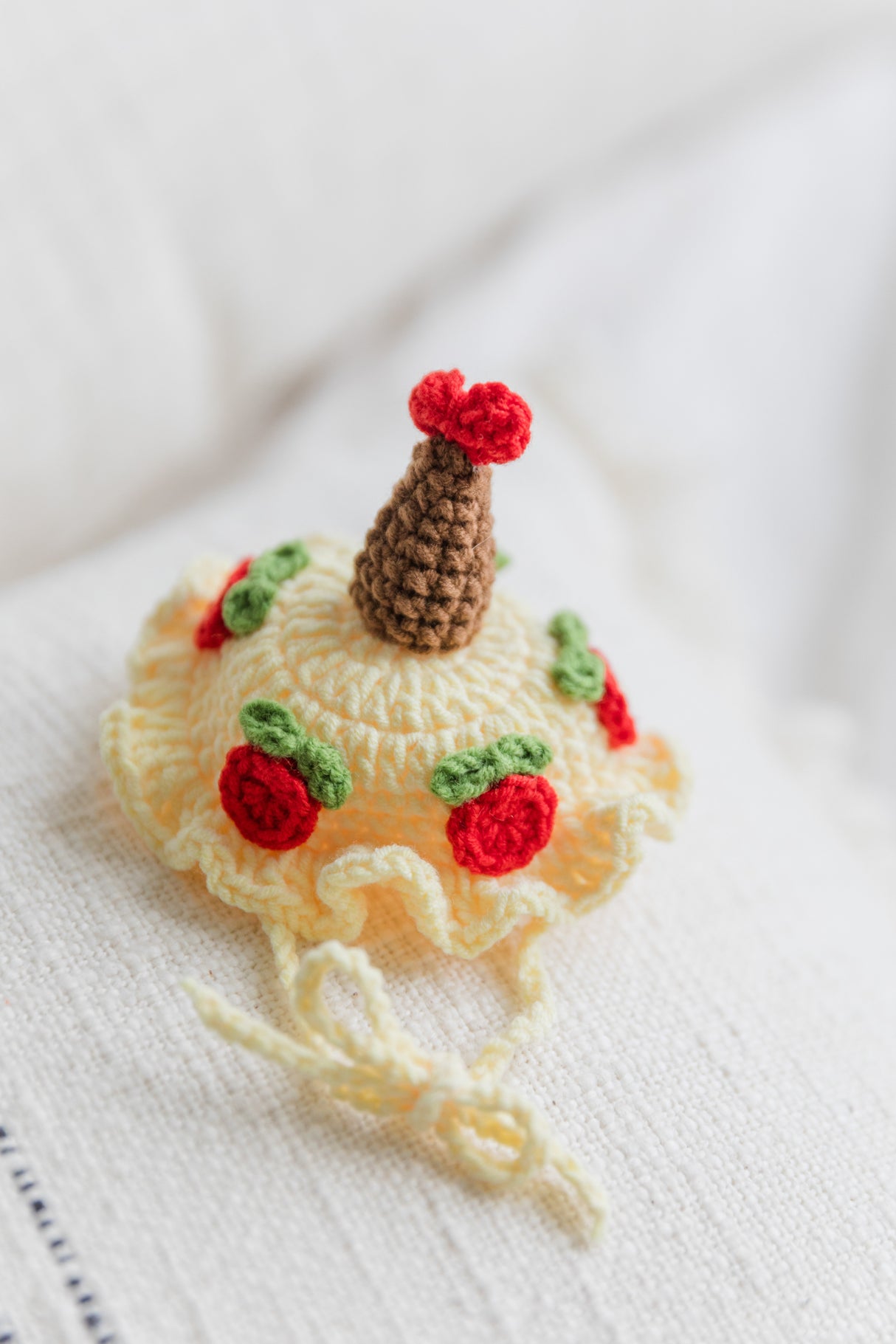 Design & Delight Gifts Crochet Outfit Set - Rose Cake Party 🎂🌹✨