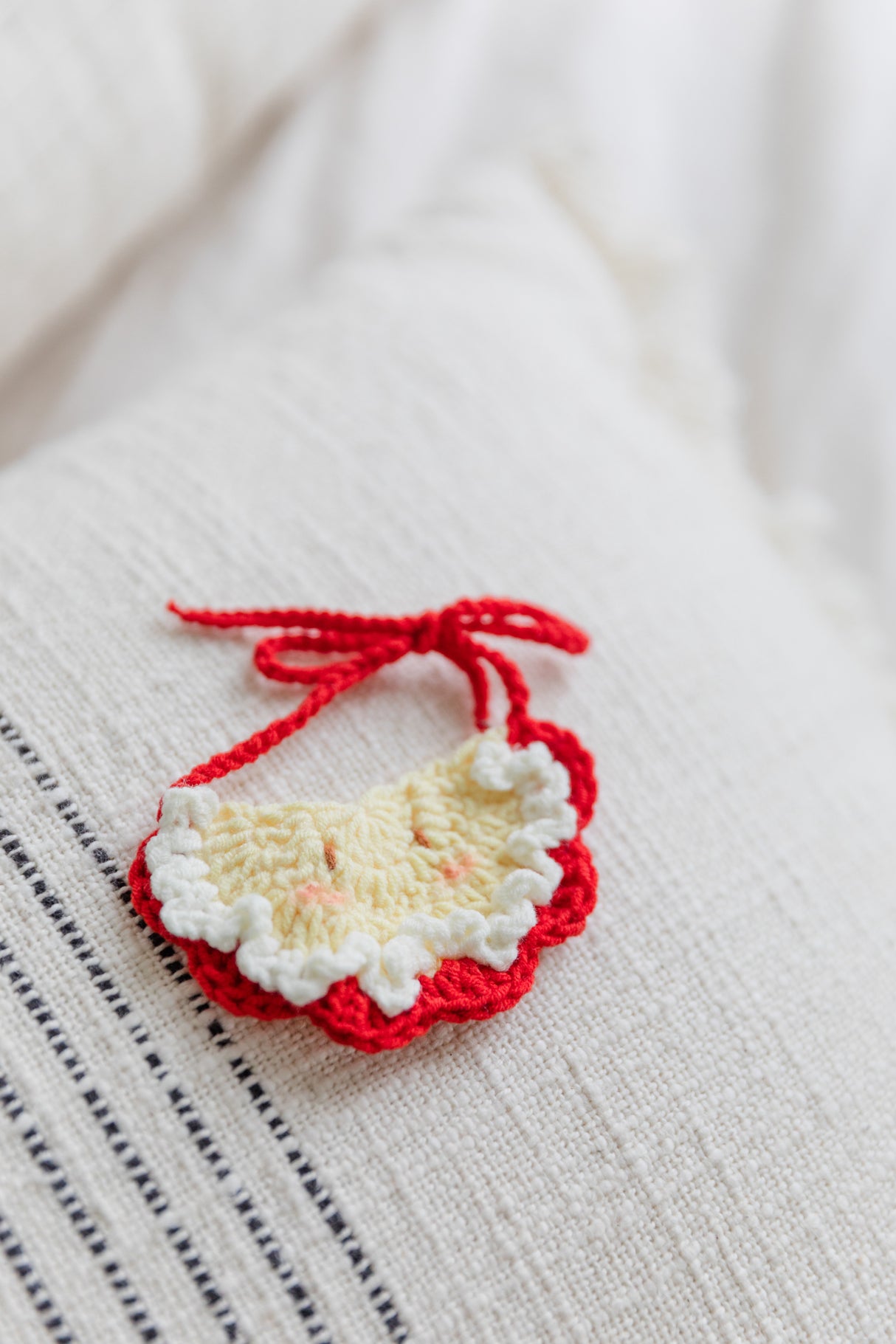 Design & Delight Gifts Crochet Outfit Set - Rose Cake Party 🎂🌹✨