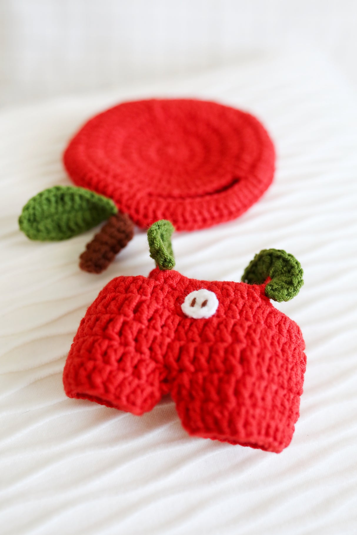 Design & Delight Gifts Red Apple Crochet Outfit Set 🍎🍃