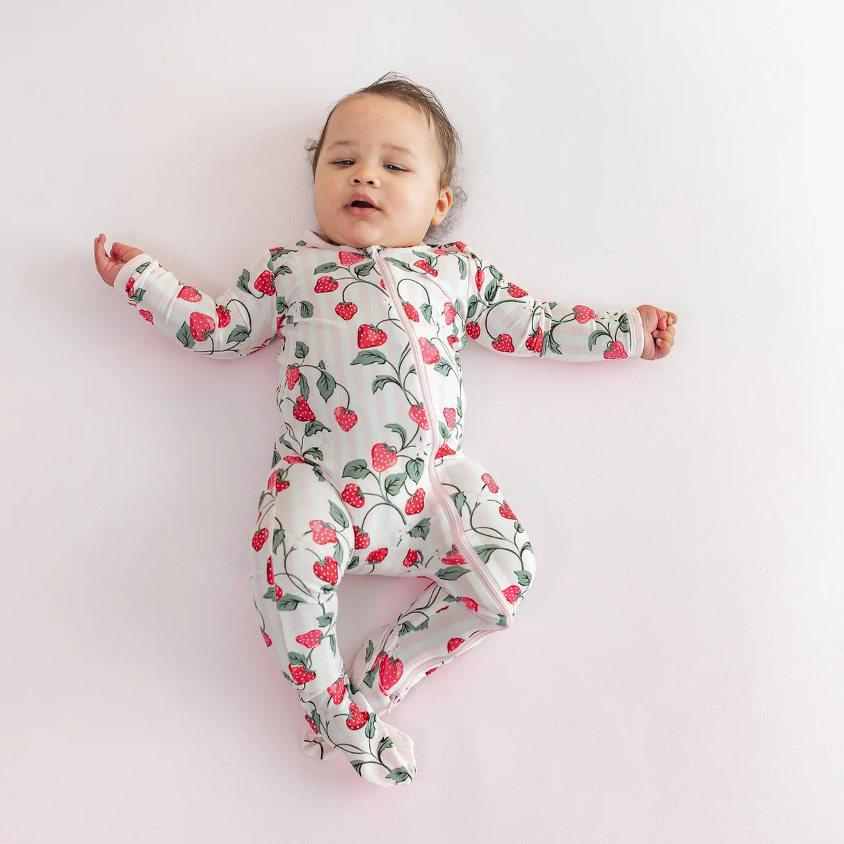 Kyte baby Zippered Footie in Strawberry Fields